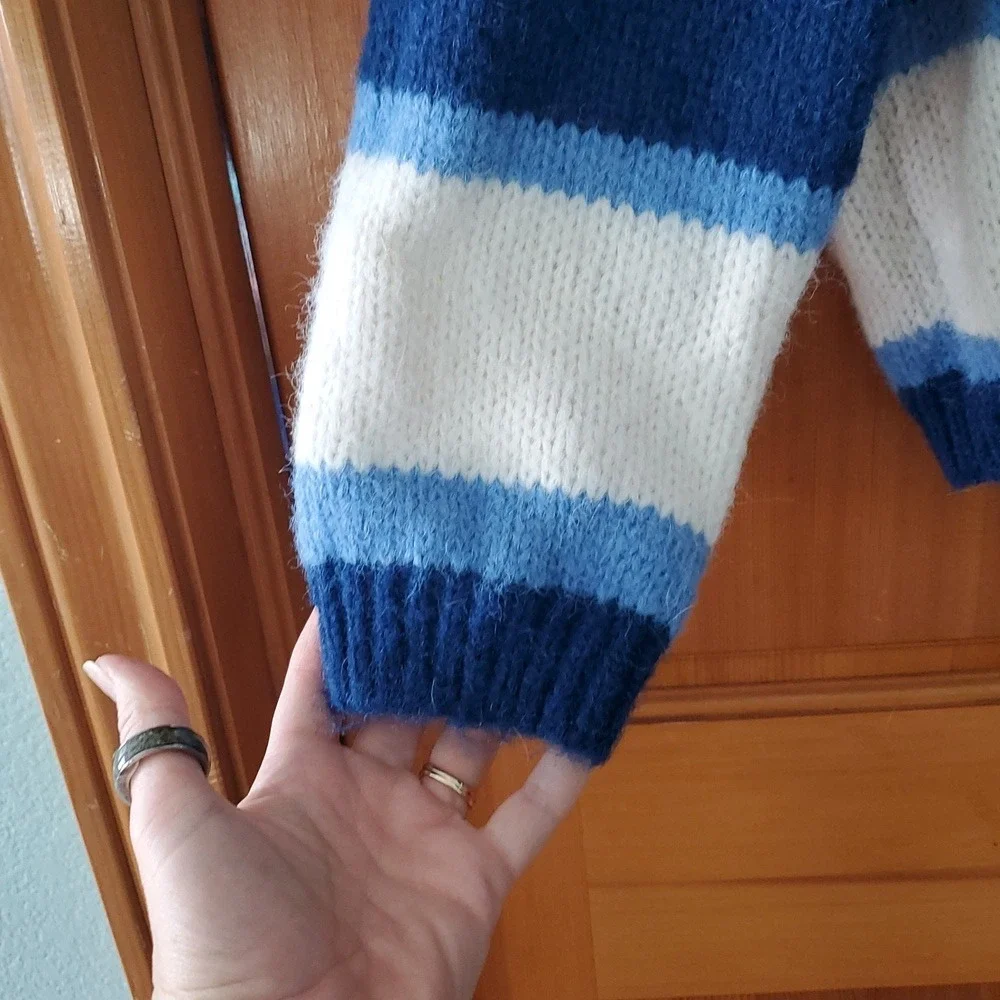 Major Label Group Fuzzy Blue And Qhite‎ Stripe Sweater Size Large